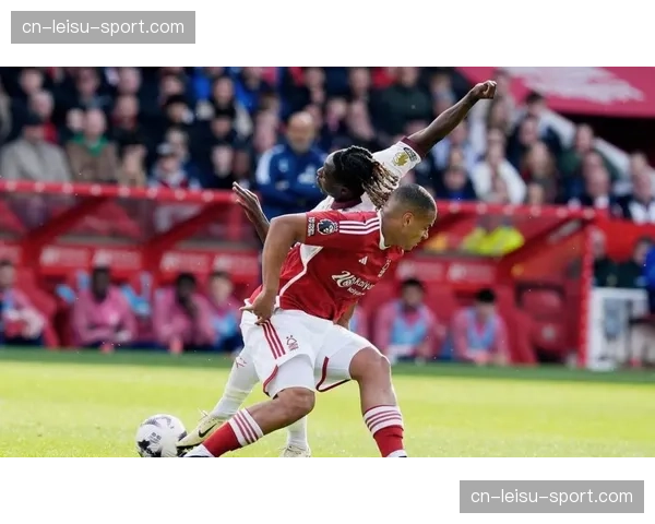 曼晚：中卫危机给曼联敲响警钟，必须在夏窗补强防线